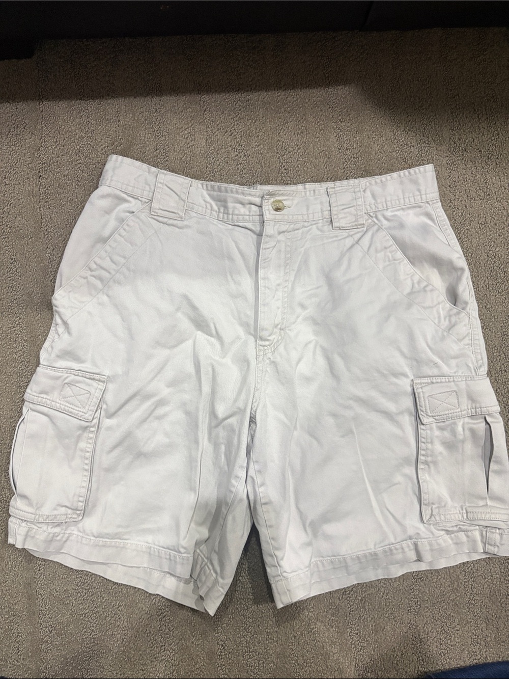 Columbia Men's White Cargo Shorts size 32